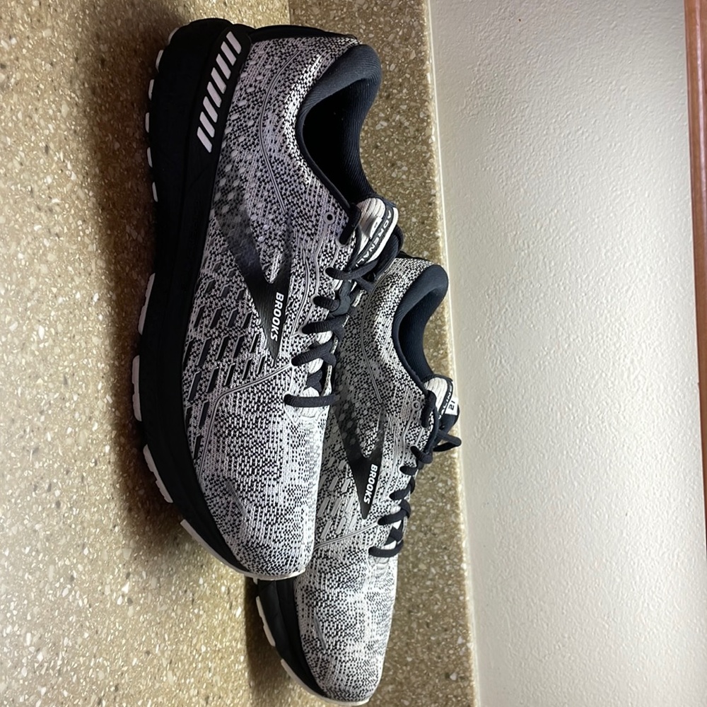 Brooks Adrenaline 21 running shoes